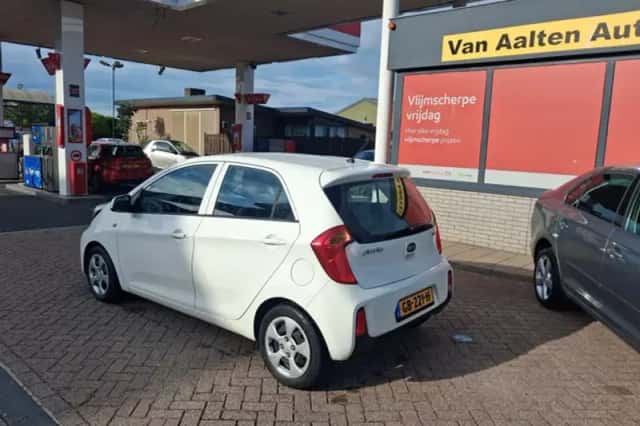 Kia Picanto (2015) thumbnail 2