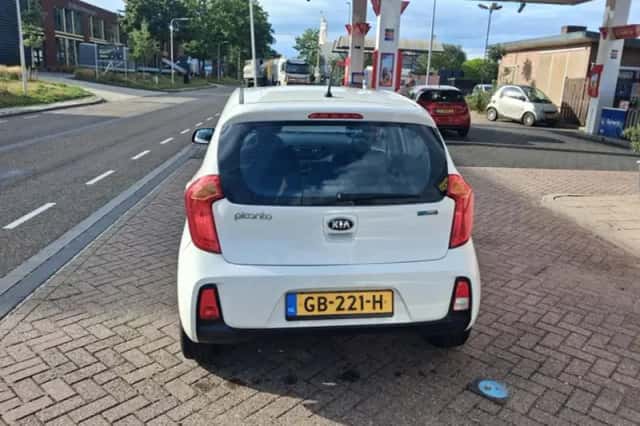Kia Picanto (2015) thumbnail 3