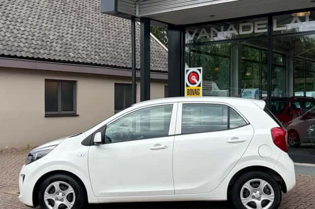 Kia Picanto (2022) thumbnail 2