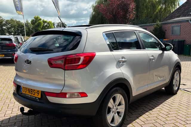 Kia Sportage (2010) thumbnail 4