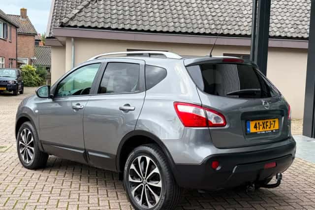 Nissan Qashqai (2012) thumbnail 3