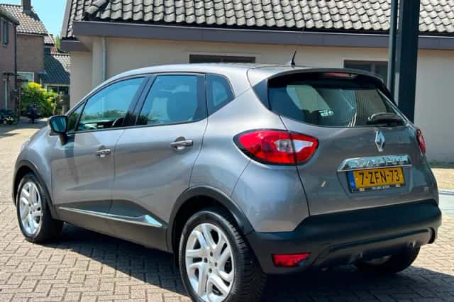 Renault Captur (2015) thumbnail 3