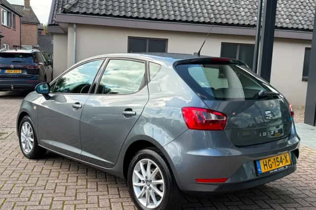 SEAT Ibiza (2015) thumbnail 3