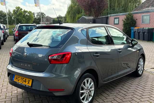 SEAT Ibiza (2015) thumbnail 4