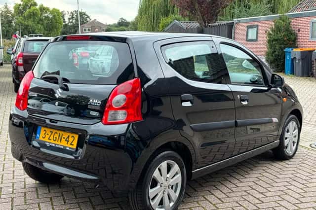 Suzuki Alto (2015) thumbnail 4