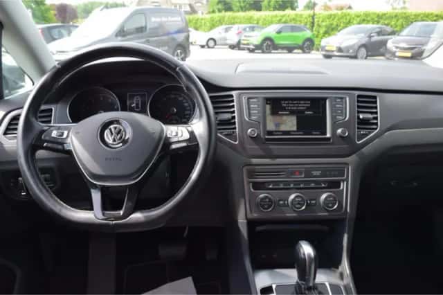 Volkswagen Golf Sportsvan (2015) thumbnail 5