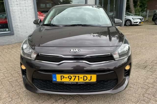 Kia Rio (2017) thumbnail 4