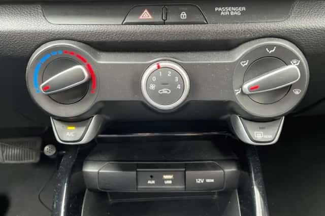 Kia Rio (2017) thumbnail 5