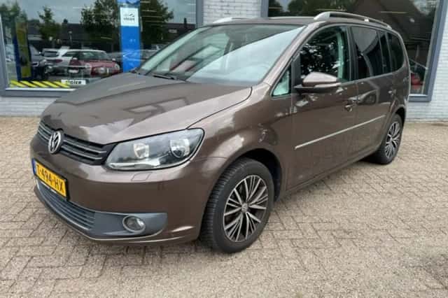 Volkswagen Touran (2011) thumbnail 1