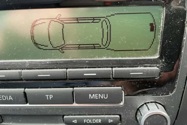 Volkswagen Touran (2011) thumbnail 2