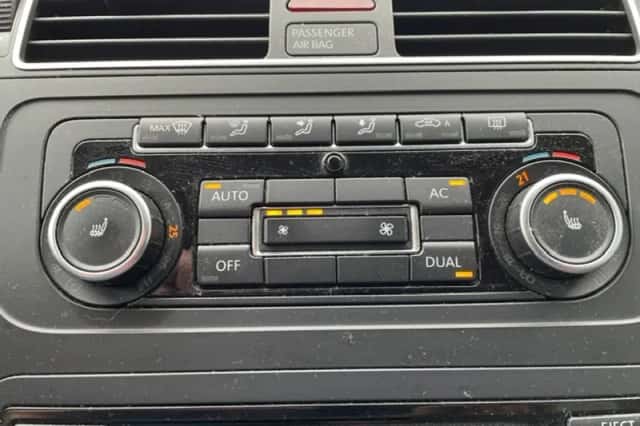Volkswagen Touran (2011) thumbnail 3