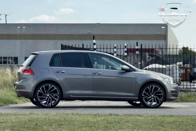 Volkswagen Golf (2013) thumbnail 2