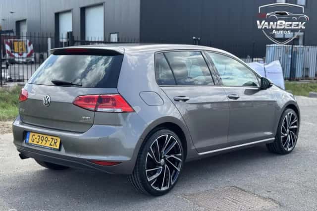 Volkswagen Golf (2013) thumbnail 3