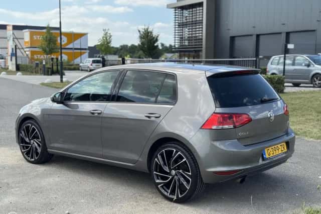 Volkswagen Golf (2013) thumbnail 4