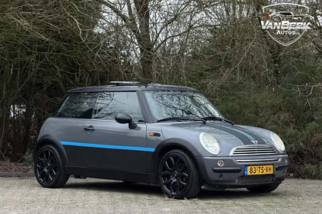 MINI Cooper (2002) thumbnail 1
