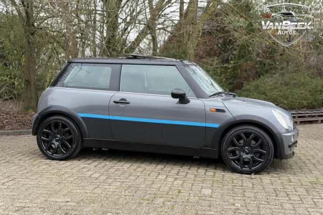 MINI Cooper (2002) thumbnail 2