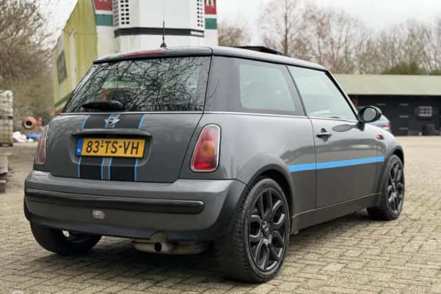 MINI Cooper (2002) thumbnail 4