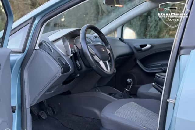 SEAT Ibiza (2009) thumbnail 3