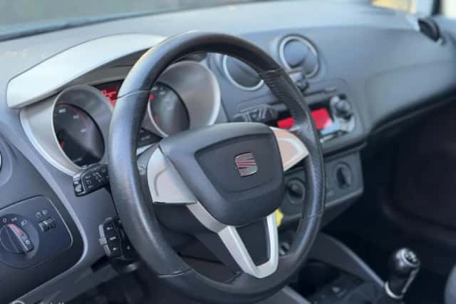 SEAT Ibiza (2009) thumbnail 4