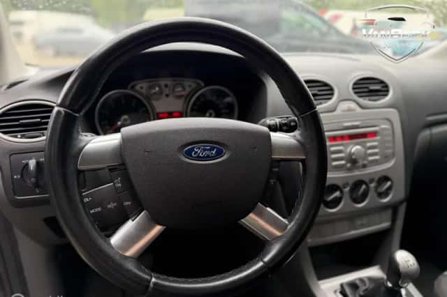 Ford Focus (2008) thumbnail 3