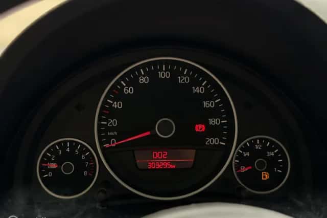 Volkswagen Up! (2012) thumbnail 6
