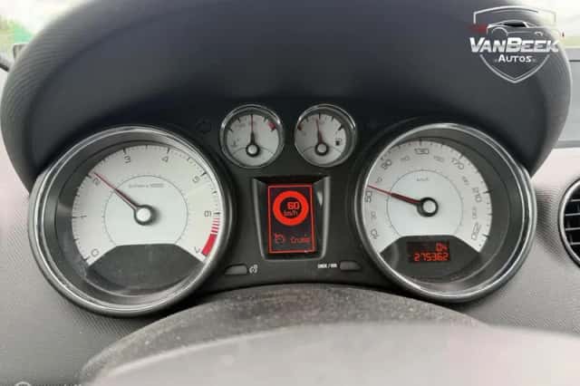Peugeot 308 (2011) thumbnail 3