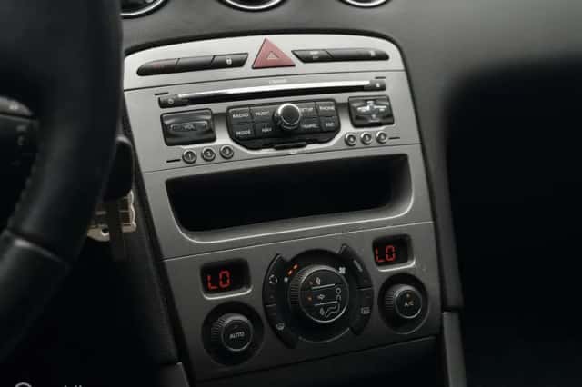 Peugeot 308 (2011) thumbnail 6