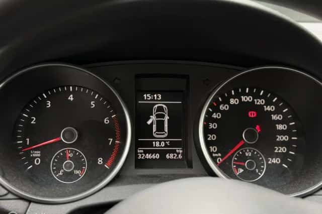 Volkswagen Golf (2010) thumbnail 4