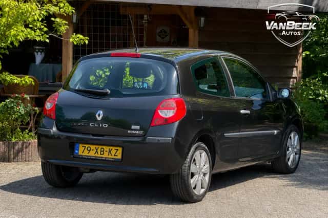 Renault Clio (2007) thumbnail 2