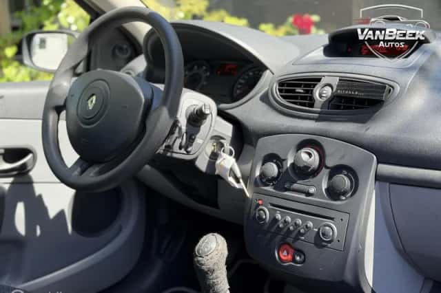Renault Clio (2007) thumbnail 3