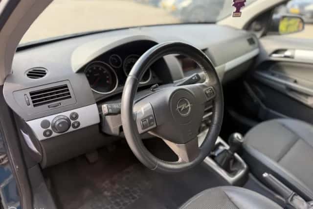 Opel Astra (2006) thumbnail 4