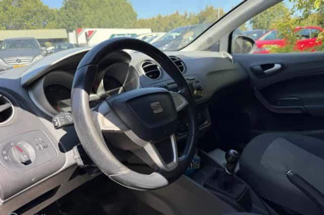 SEAT Ibiza (2010) thumbnail 4