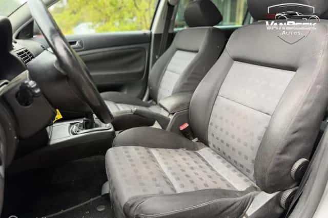 Volkswagen Passat (2003) thumbnail 3