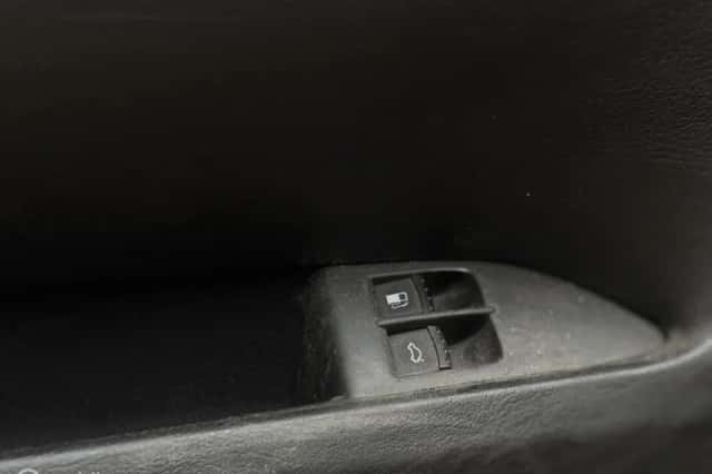 Volkswagen Passat (2003) thumbnail 5