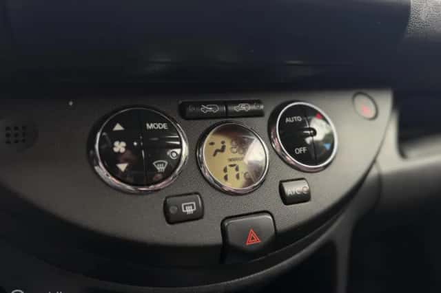 Nissan Note (2007) thumbnail 4