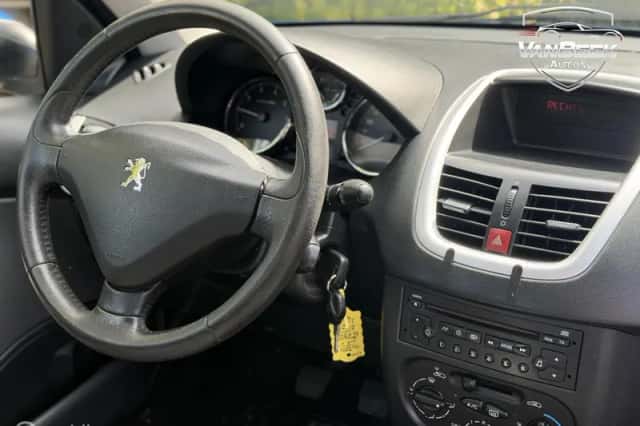Peugeot 206+ (2010) thumbnail 3