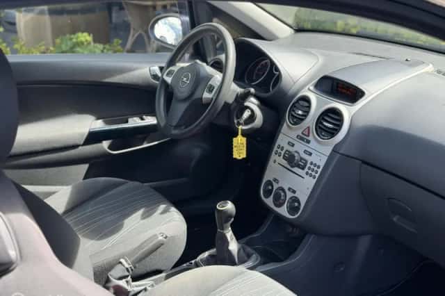 Opel Corsa (2008) thumbnail 4