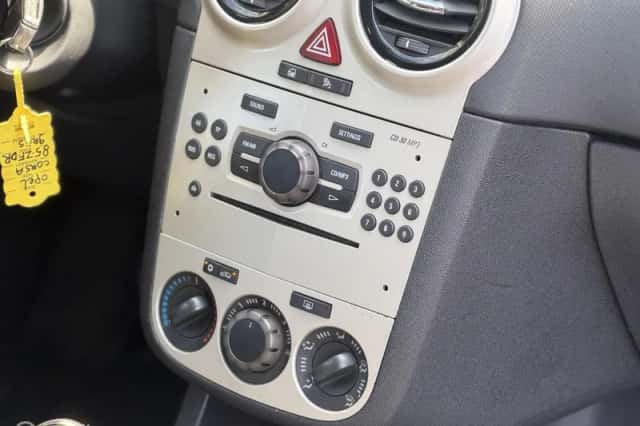 Opel Corsa (2008) thumbnail 6