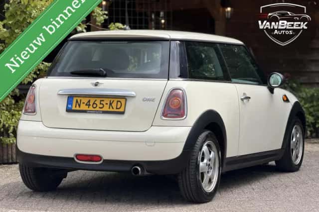 MINI One (2009) thumbnail 2