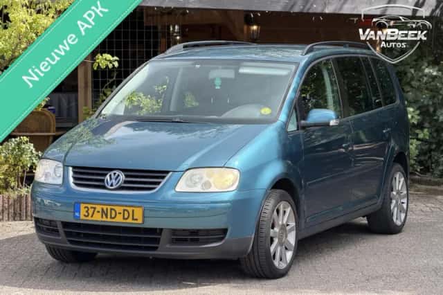 Volkswagen Touran (2003) thumbnail 1