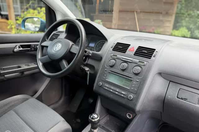 Volkswagen Touran (2003) thumbnail 4