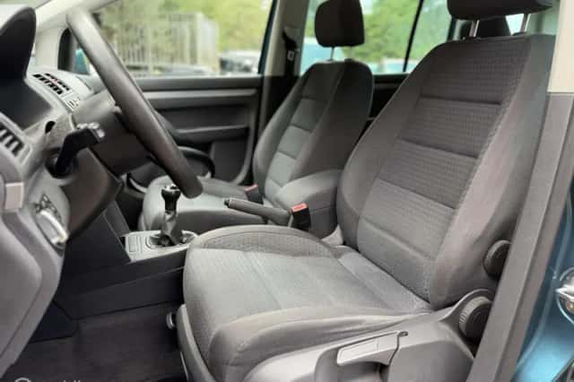 Volkswagen Touran (2003) thumbnail 5