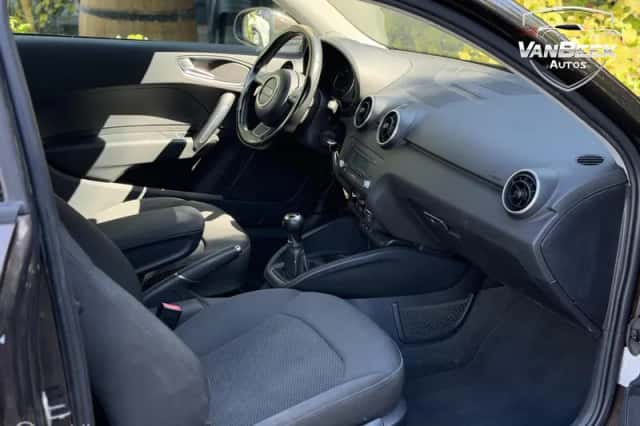 Audi A1 (2010) thumbnail 3