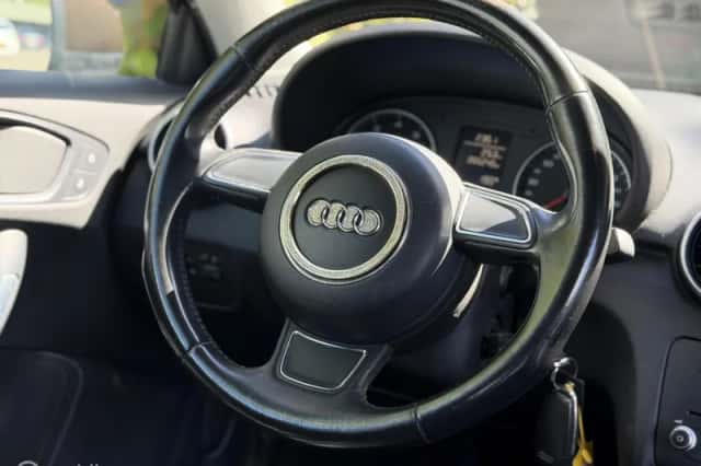 Audi A1 (2010) thumbnail 4