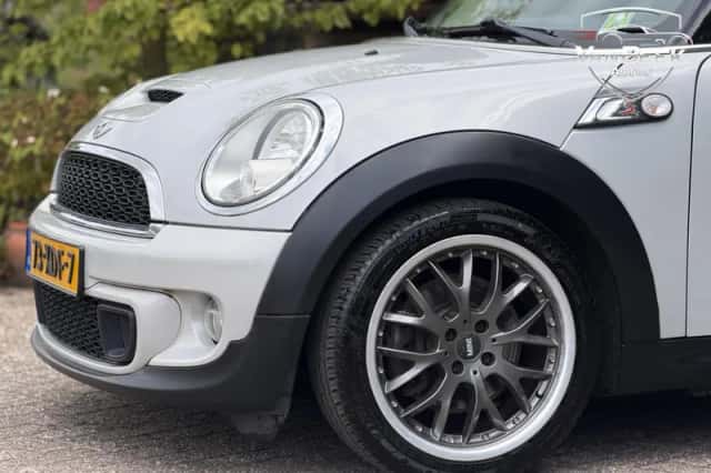 MINI Cooper S (2012) thumbnail 2
