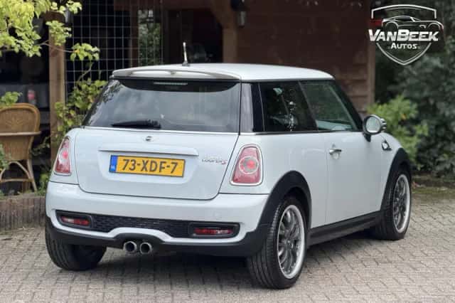MINI Cooper S (2012) thumbnail 3