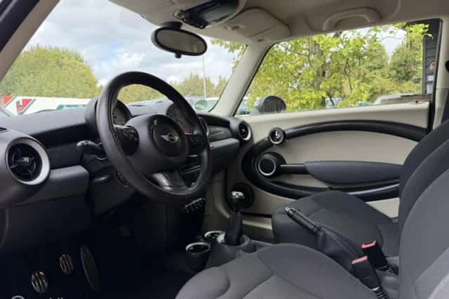 MINI Cooper S (2012) thumbnail 5
