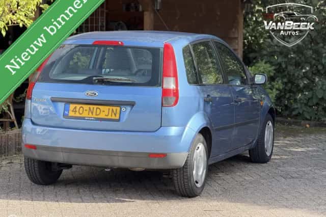 Ford Fiesta (2003) thumbnail 2