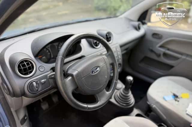 Ford Fiesta (2003) thumbnail 3