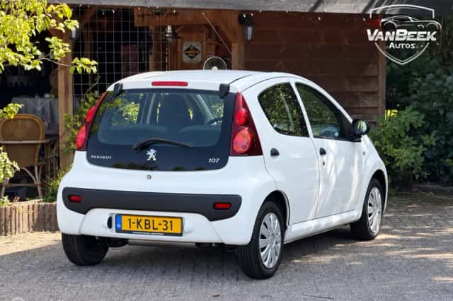 Peugeot 107 (2013) thumbnail 2